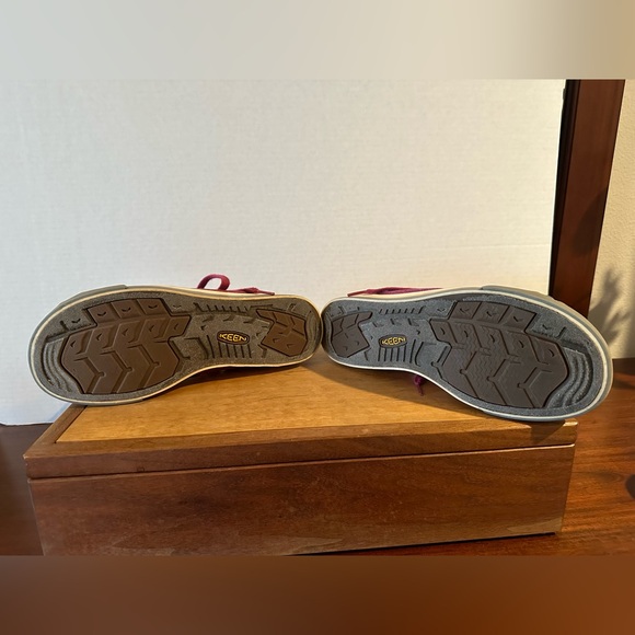 KEEN Paisley purple/pink old school canvas sneaker look!SUPER COOL!! $39  W 9 - Picture 9 of 9